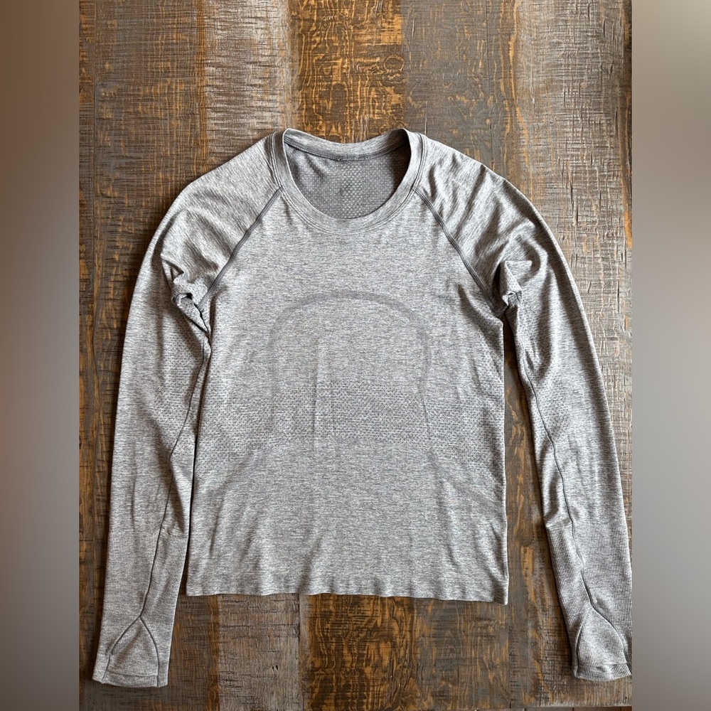 Lululemon Swiftly Tech Long-Sleeve Shirt 2.0
Race Length Size 6 in Slate/White